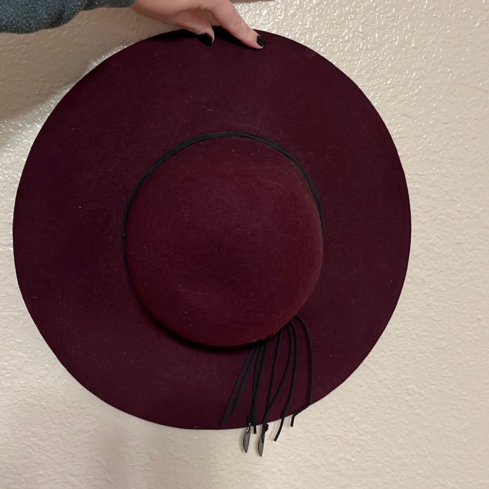 BCBG Wine Red Sun Hat ✨